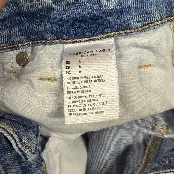 American Eagle Women Size 6 W29 Distress Denim Shorts Light Wash Comfort Stretch - Picture 3 of 6